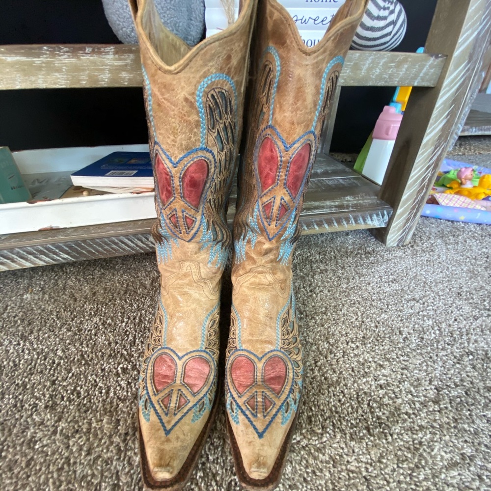 Corral Hearts and Wings